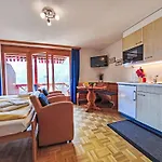 Apartamento Rose Y By Interhome Wengen